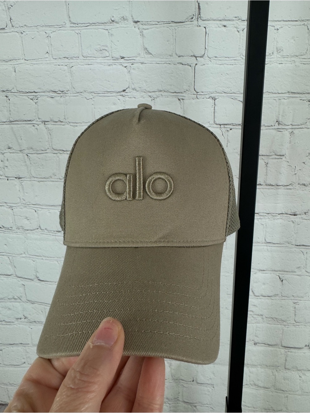 Alo Yoga District Trucker Hat Neutral Gravel Tan Color One Size